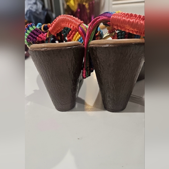 LAURA R Handwoven Colorful Wedges In Multi. Adjustable Back. Size 5(fits Like 6) - Picture 13 of 16